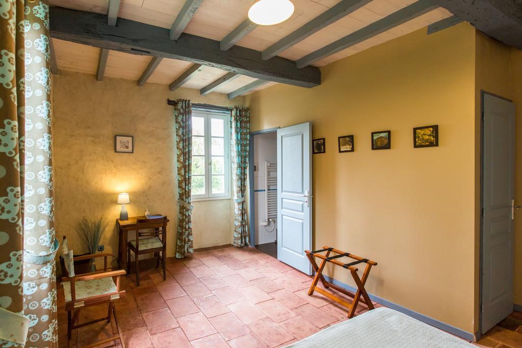 Au Mas Des Calmettes Bed and Breakfast Parisot  Eksteriør billede