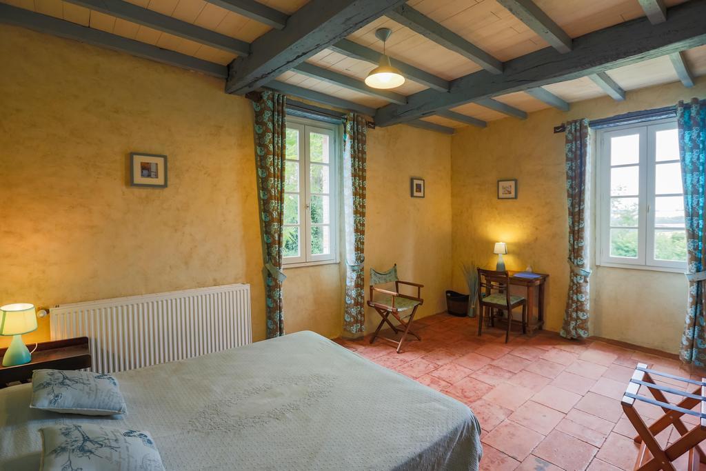 Au Mas Des Calmettes Bed and Breakfast Parisot  Eksteriør billede