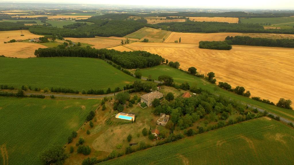 Au Mas Des Calmettes Bed and Breakfast Parisot  Eksteriør billede