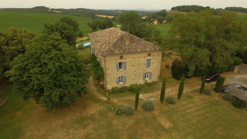 Au Mas Des Calmettes Bed and Breakfast Parisot  Eksteriør billede